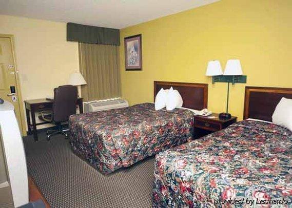 Red Roof Inn Spartanburg - I-26 Номер фото