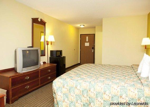 Red Roof Inn Spartanburg - I-26 Номер фото